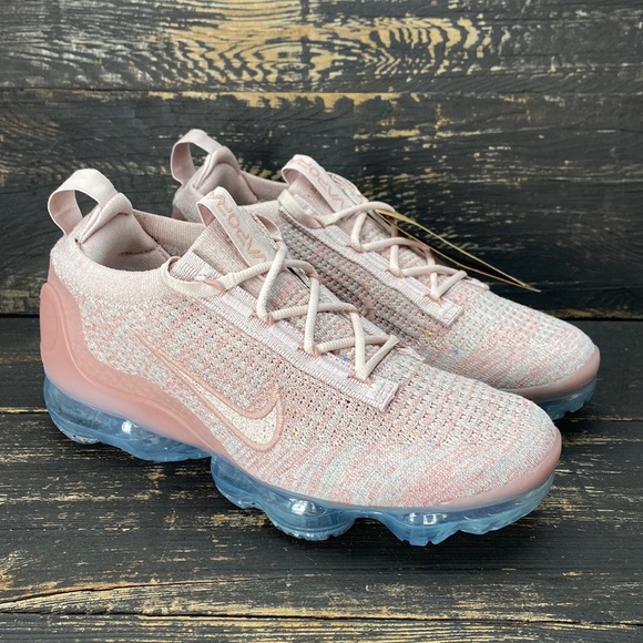 Nike Shoes - Nike Women’s Air Vapormax 2021 Flyknit Size 9